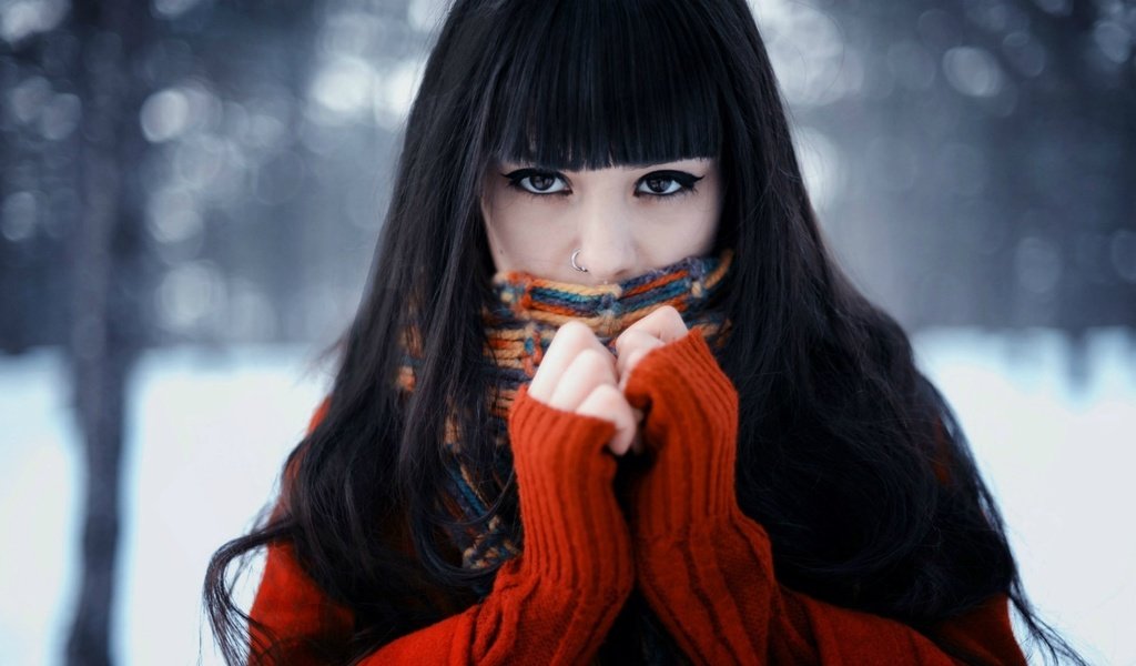Обои зима, девушка, брюнетка, взгляд, лицо, свитер, шарф, winter, girl, brunette, look, face, sweater, scarf разрешение 1920x1080 Загрузить