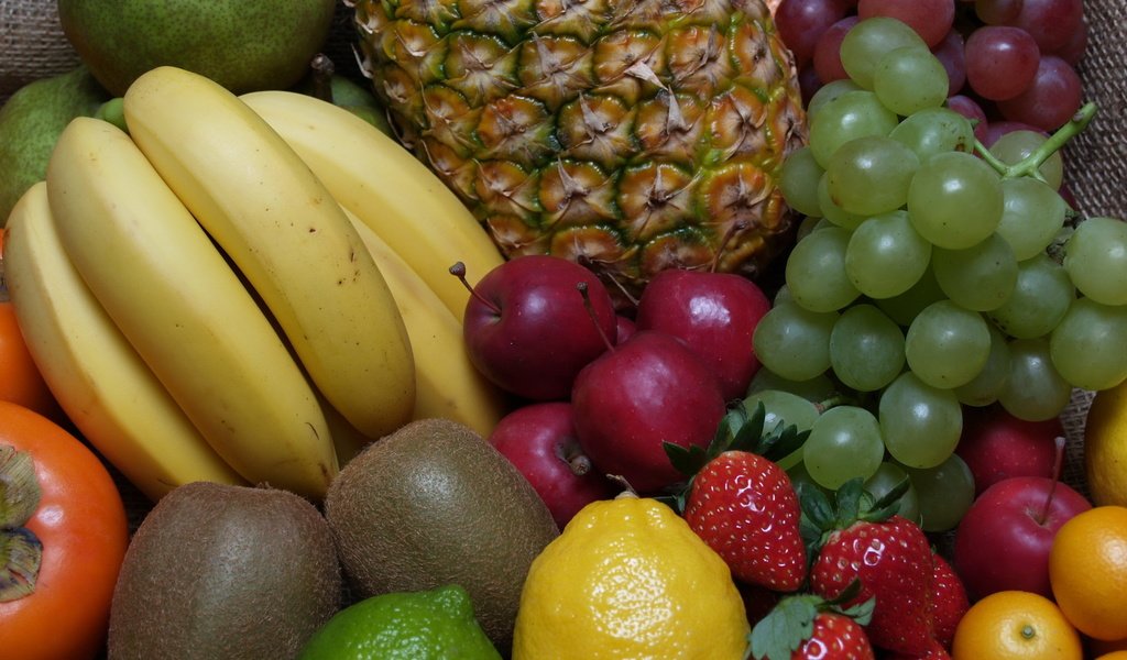 Обои виноград, бананы, фрукты, ананас, клубника, хурма, лимон, ягоды, яблоко, лайм, киви, grapes, bananas, fruit, pineapple, strawberry, persimmon, lemon, berries, apple, lime, kiwi разрешение 1920x1200 Загрузить