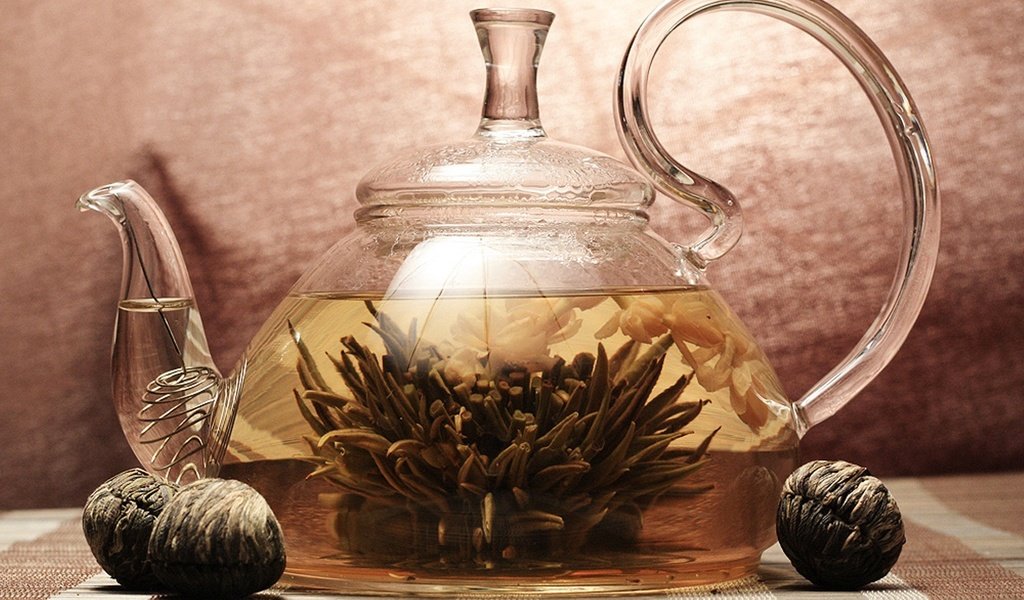 Обои чай, чайник, связанный чай, элитный сорт зеленого чая, "моли мэй жэнь", шарик с цветком жасмина", жасминовый чай, tea, kettle, associated tea, elite varieties of green tea, "moli mei ren", ball with a jasmine flower", jasmine tea разрешение 2000x1334 Загрузить