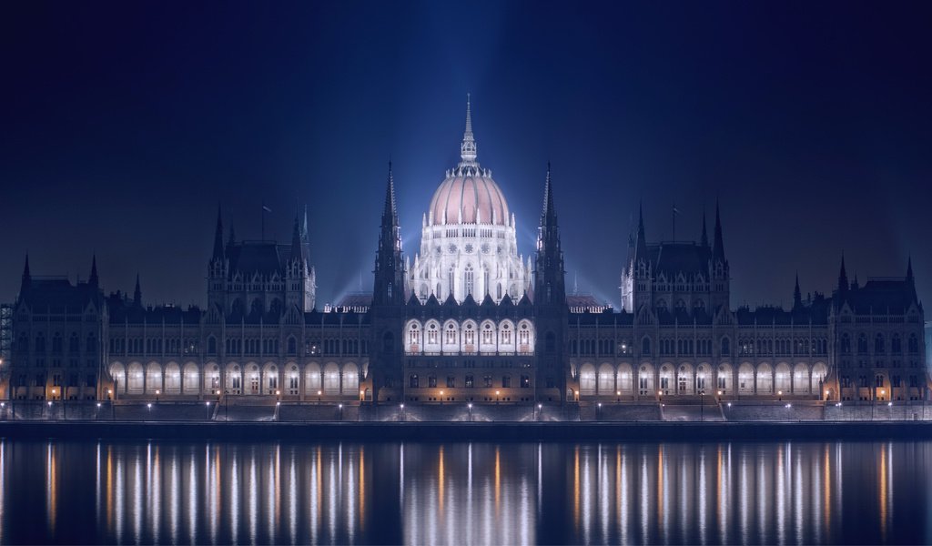 Обои vengriya budapesht noch zdanie parlament ogni, vengriya noch wien parlament building ogni разрешение 3987x1573 Загрузить