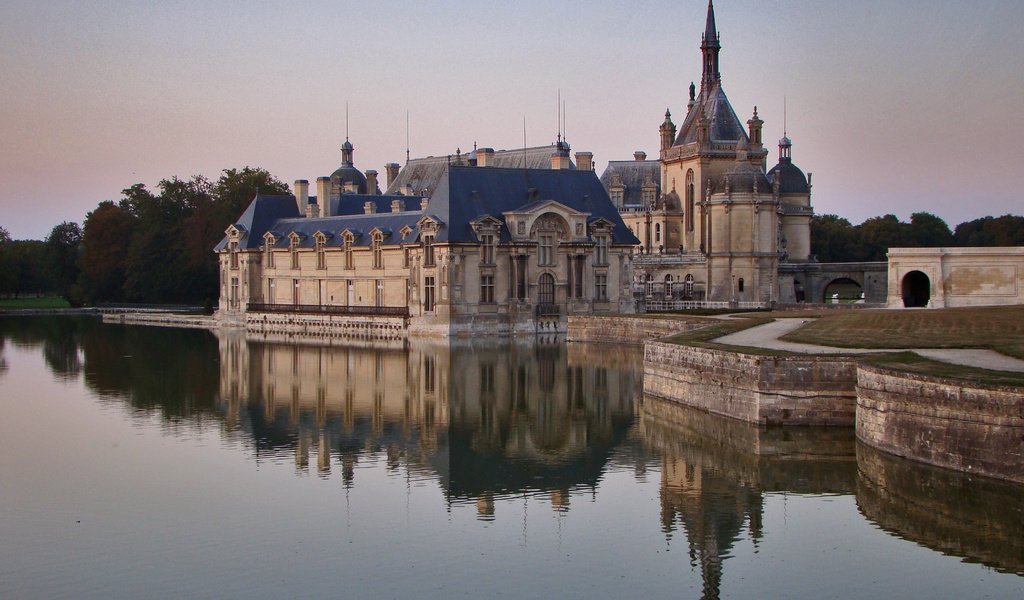 Обои вода, отражение, замок, франция, замок шантийи, water, reflection, castle, france, chantilly castle разрешение 3456x2592 Загрузить