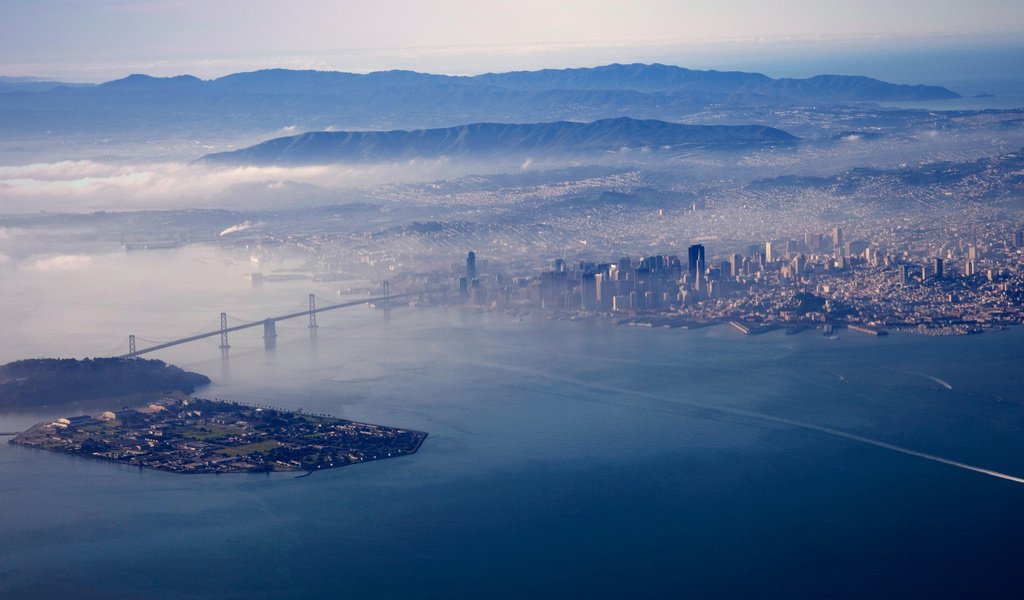 Обои туман, мост, город, залив, сша, калифорния, bay bridge, бэй бридж, fog, bridge, the city, bay, usa, ca разрешение 1920x1080 Загрузить