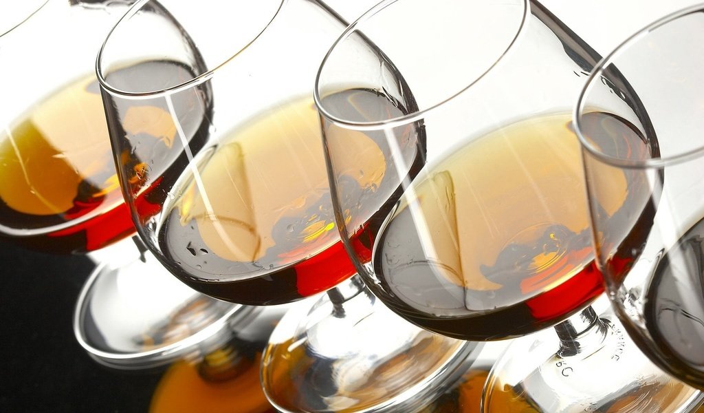 Обои напитки, бокалы, алкоголь, коньяк, drinks, glasses, alcohol, cognac разрешение 1920x1200 Загрузить