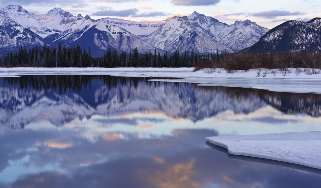 Обои вода, озеро, горы, снег, зима, отражение, лёд, холод, water, lake, mountains, snow, winter, reflection, ice, cold разрешение 1920x1080 Загрузить