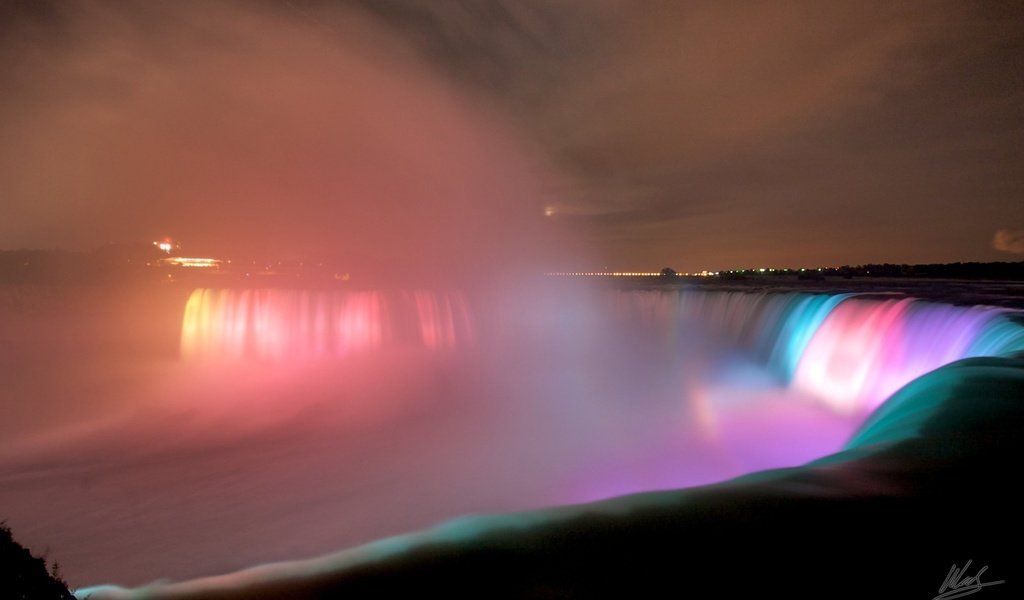 Обои ночь, огни, вода, водопад, город, сша, подсветка, ниагарский, night, lights, water, waterfall, the city, usa, backlight, niagara разрешение 2560x1600 Загрузить