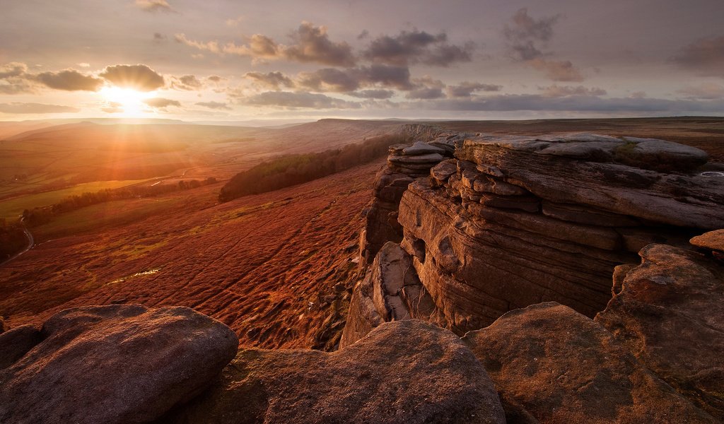 Обои небо, солнце, камни, лучи, англия, долина, the sky, the sun, stones, rays, england, valley разрешение 1920x1200 Загрузить