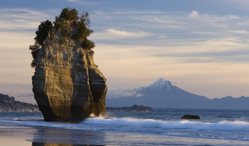 Обои море, скала, новая зеландия, гора таранаки, sea, rock, new zealand, mt taranaki разрешение 2560x1440 Загрузить