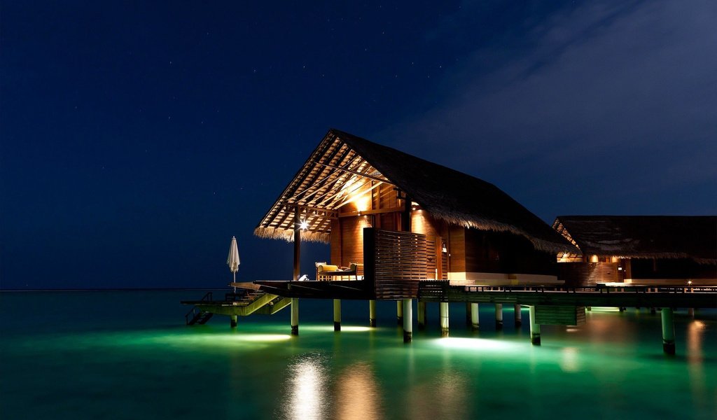 Обои ночь, бунгало, тропики, мальдивы, night, bungalow, tropics, the maldives разрешение 2560x1600 Загрузить