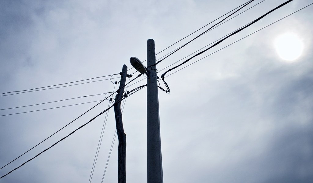 Обои небо, провода, столбы, лэп, nebo, provoda, stolby, линии электропередач, the sky, wire, posts, power lines, pionerskaya разрешение 1920x1080 Загрузить