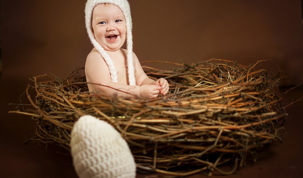 Обои дети, ребенок, шапка, мальчик, гнездо, children, child, hat, boy, socket разрешение 3500x2504 Загрузить