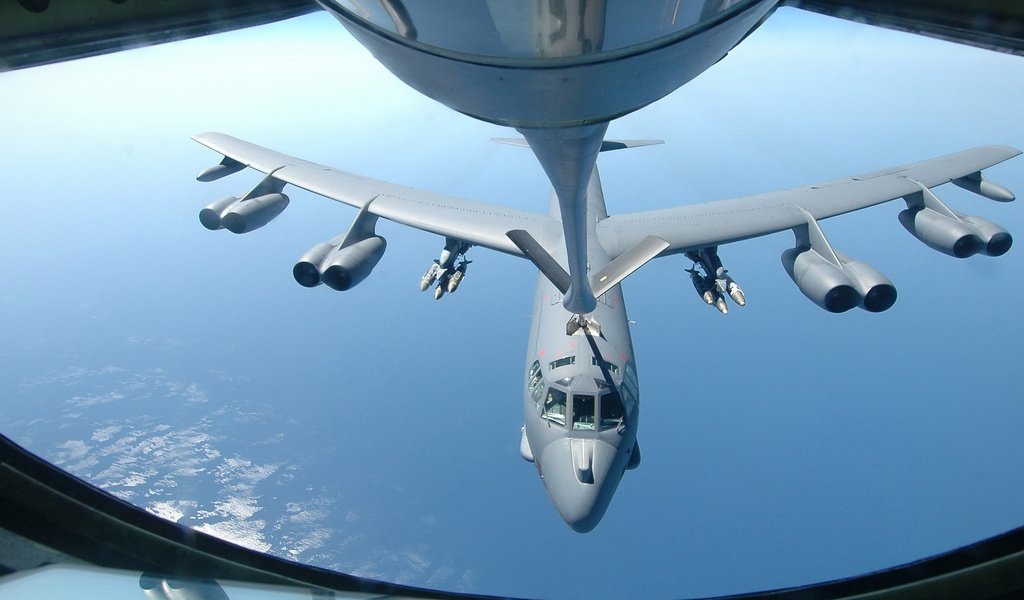 Обои океан, бомбардировщик, usaf, b 52, дозаправка в воздухе, the ocean, bomber, air refueling разрешение 1920x1080 Загрузить