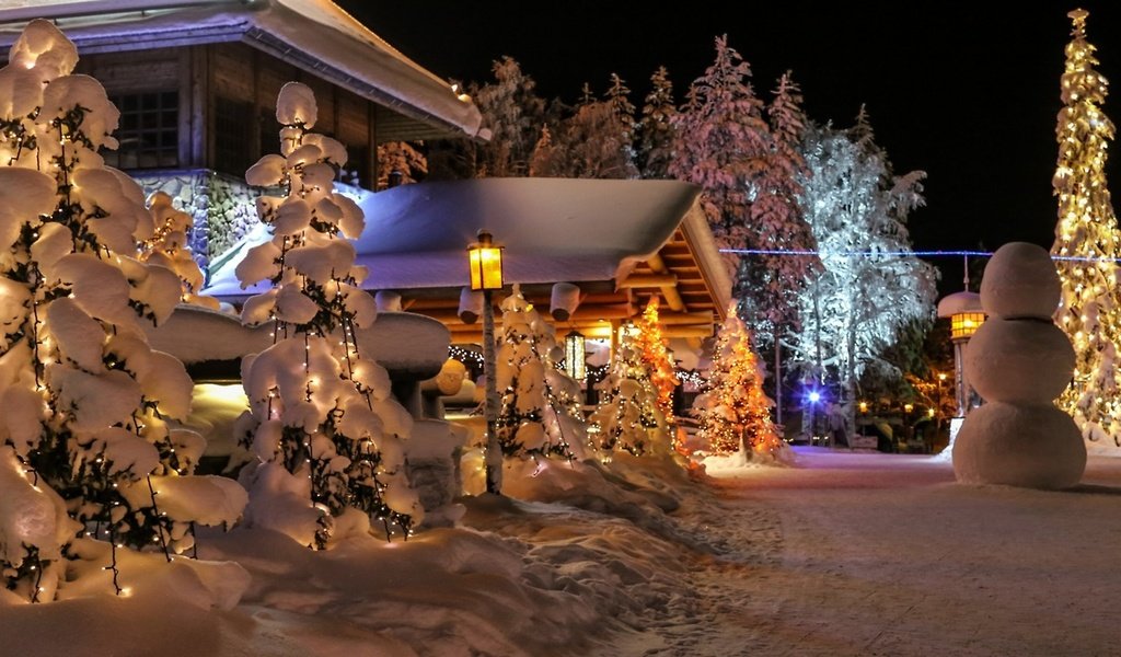 Обои вечер, новогодний дом в финляндии, зимняя сказка, the evening, christmas house in finland, winter's tale разрешение 2560x1440 Загрузить