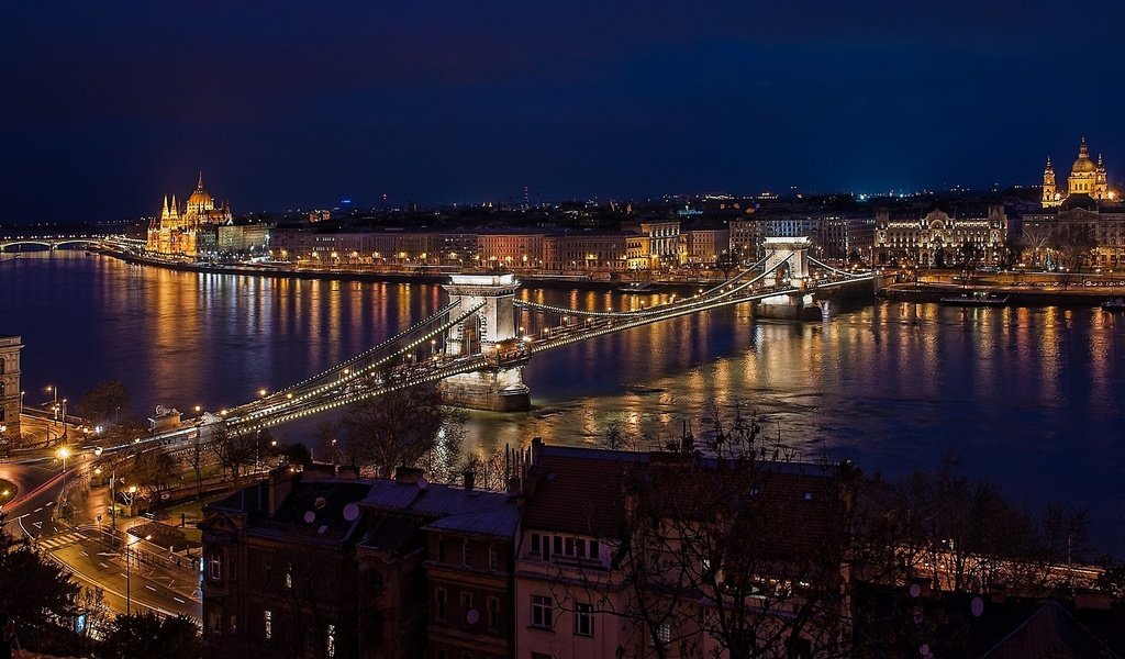 Обои ночь, мост, город, венгрия, будапешт, ночной будапешт, night, bridge, the city, hungary, budapest, budapest by night разрешение 2560x1440 Загрузить