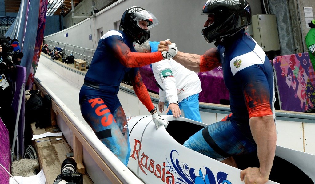 Обои россия, олимпиада, бобслей, 2014 год, сочи, зубков, воевода, russia, olympics, bobsled, 2014, sochi, zubkov, the governor разрешение 2560x1748 Загрузить