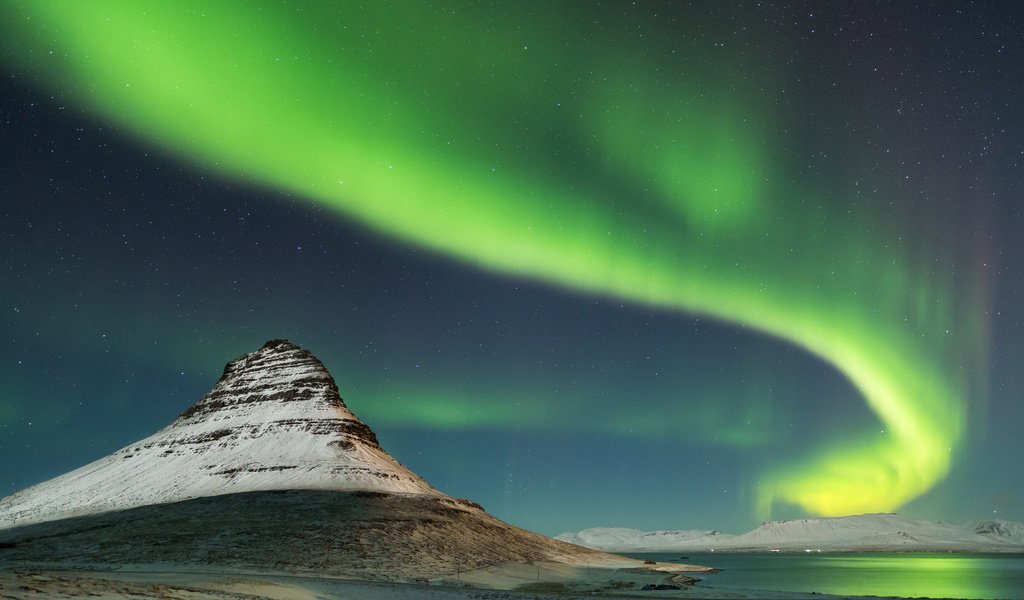 Обои ночь, снег, гора, исландия, киркьюфетль, night, snow, mountain, iceland, kirkjufell разрешение 1920x1080 Загрузить