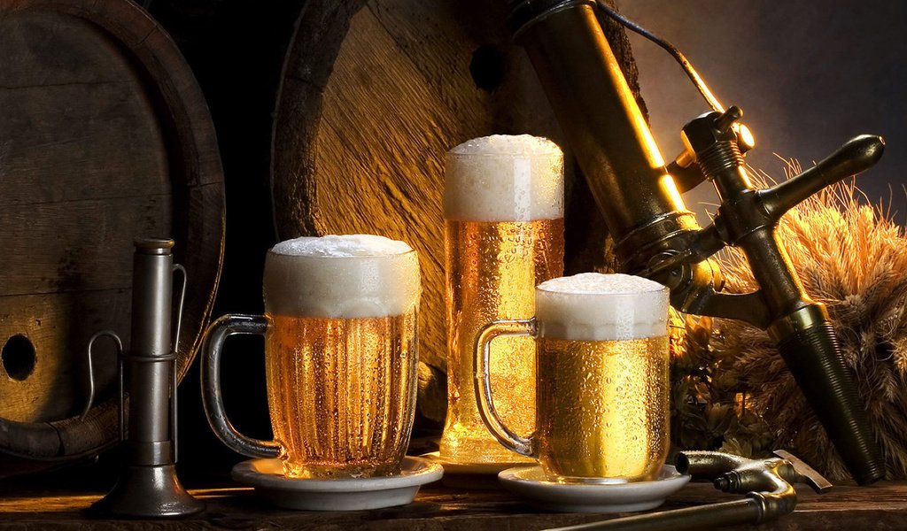 Обои пиво, бочки, хмель, пивные кружки, beer, barrels, hops, beer mugs разрешение 1920x1080 Загрузить