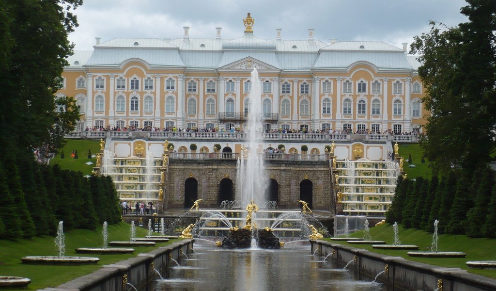 Обои лето, петергоф, фонтаны. центральный каскад, туристы., экскурсия, summer, peterhof, fountains. the central cascade, tourists., excursion разрешение 2560x1600 Загрузить