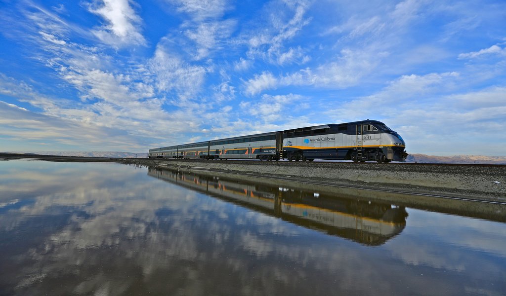 Обои небо, вода, отражения, сша, поезд, калифорния, drawbridge, the sky, water, reflection, usa, train, ca разрешение 1920x1200 Загрузить