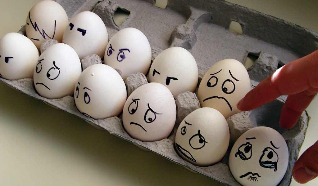 Обои яйца, страх, коробка, эмоции, слезы, eggs, fear, box, emotions, tears разрешение 1920x1200 Загрузить