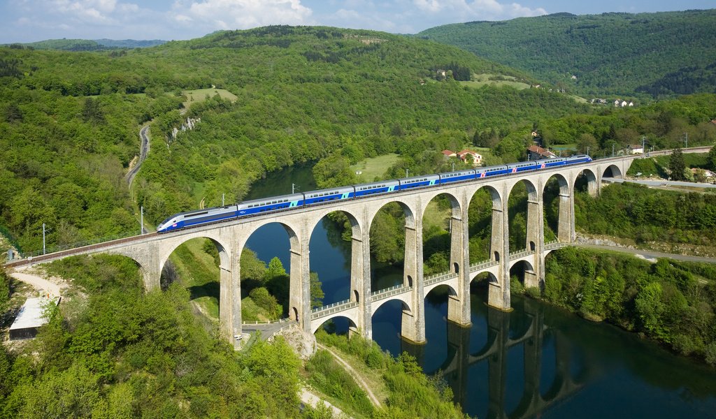 Обои река, лес, мост, поезд, франция, cize-bolozon viaduct, river, forest, bridge, train, france разрешение 2560x1600 Загрузить