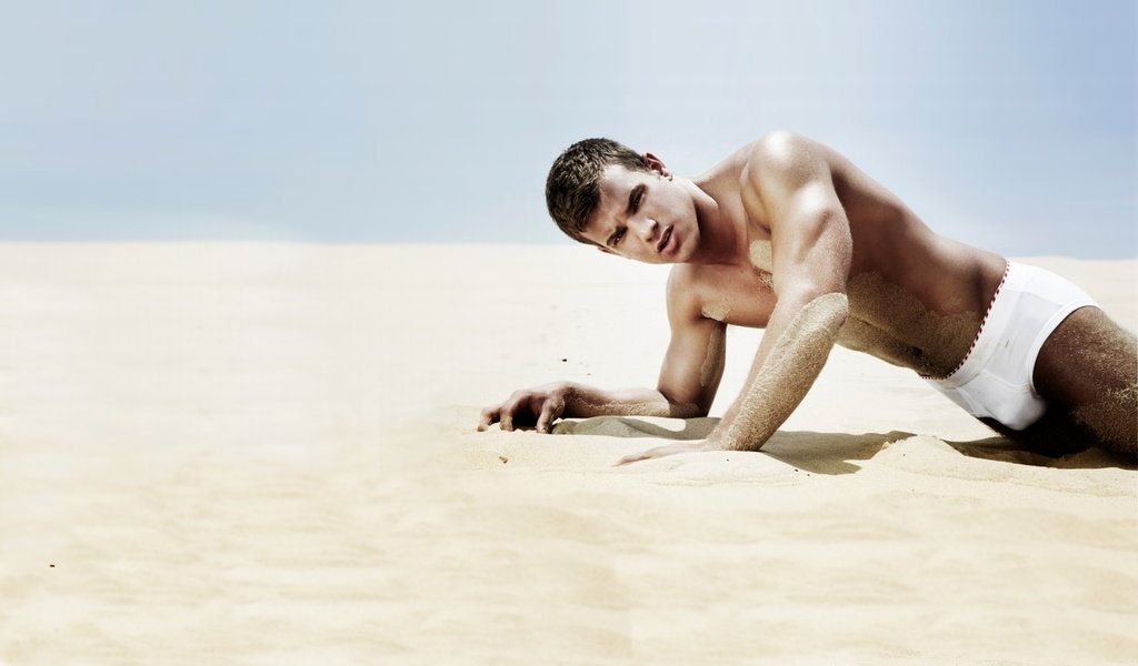 Обои песок, парень, модель, трусы, мужчины, голый, отжимается, sand, guy, model, briefs, men, naked, pressed разрешение 1920x1200 Загрузить