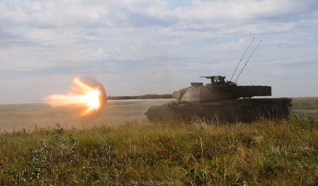 Обои трава, огонь, танк, боевой, канадский, leopard-c2, grass, fire, tank, combat, canadian разрешение 2560x1600 Загрузить