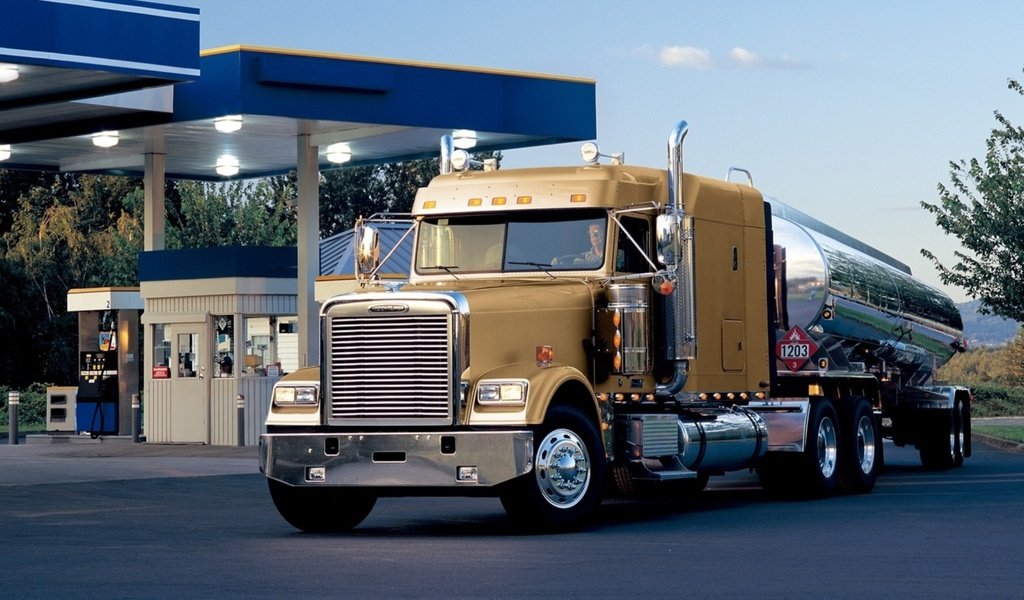 Обои бензовоз, приехал, на азс, the truck, came, at the gas station разрешение 1967x1106 Загрузить