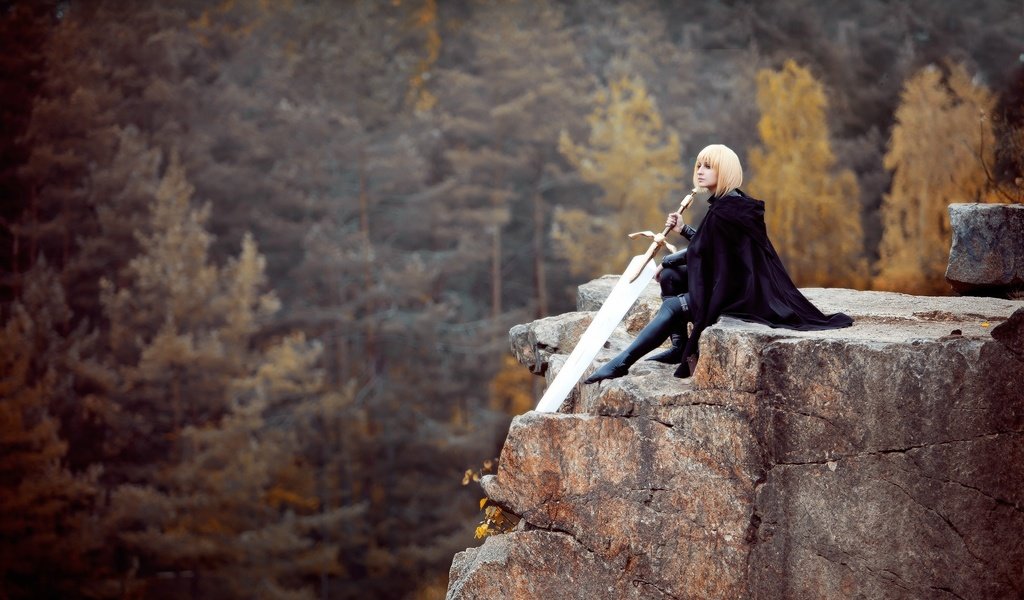 Обои деревья, лес, девушка, скала, блондинка, меч, косплей, trees, forest, girl, rock, blonde, sword, cosplay разрешение 2000x1270 Загрузить