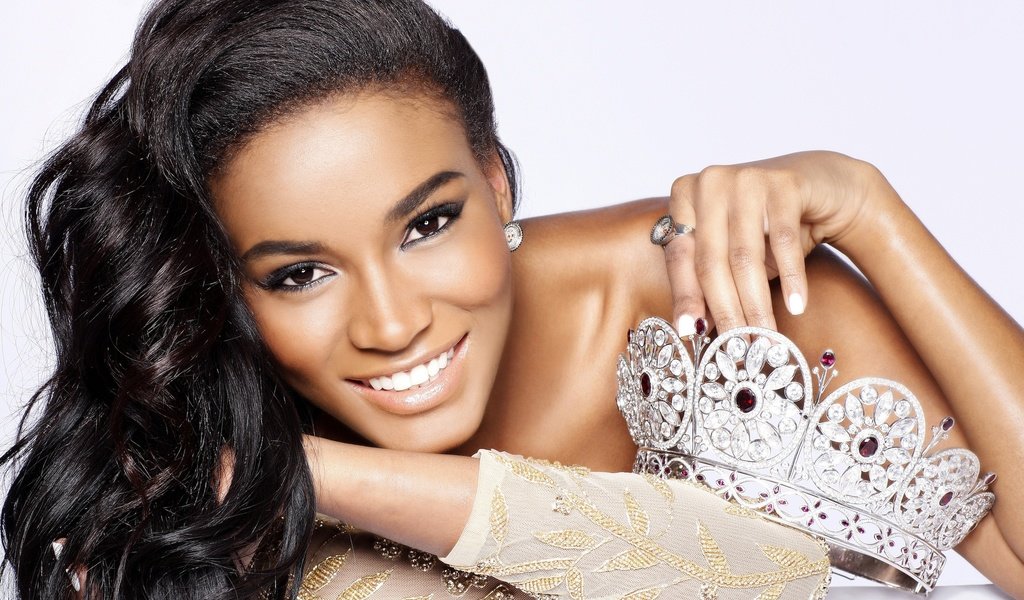 Обои девушка, портрет, взгляд, модель, волосы, лицо, leila lopes, лейла лопес, girl, portrait, look, model, hair, face разрешение 2800x1860 Загрузить