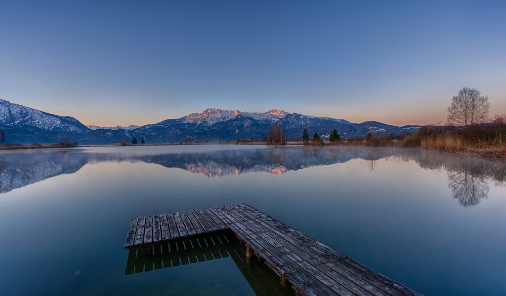 Обои озеро, горы, отражение, причал, lake, mountains, reflection, pier разрешение 2048x1365 Загрузить