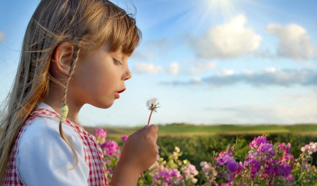 Обои цветы, дети, девочка, одуванчик, счастье, flowers, children, girl, dandelion, happiness разрешение 6972x4746 Загрузить