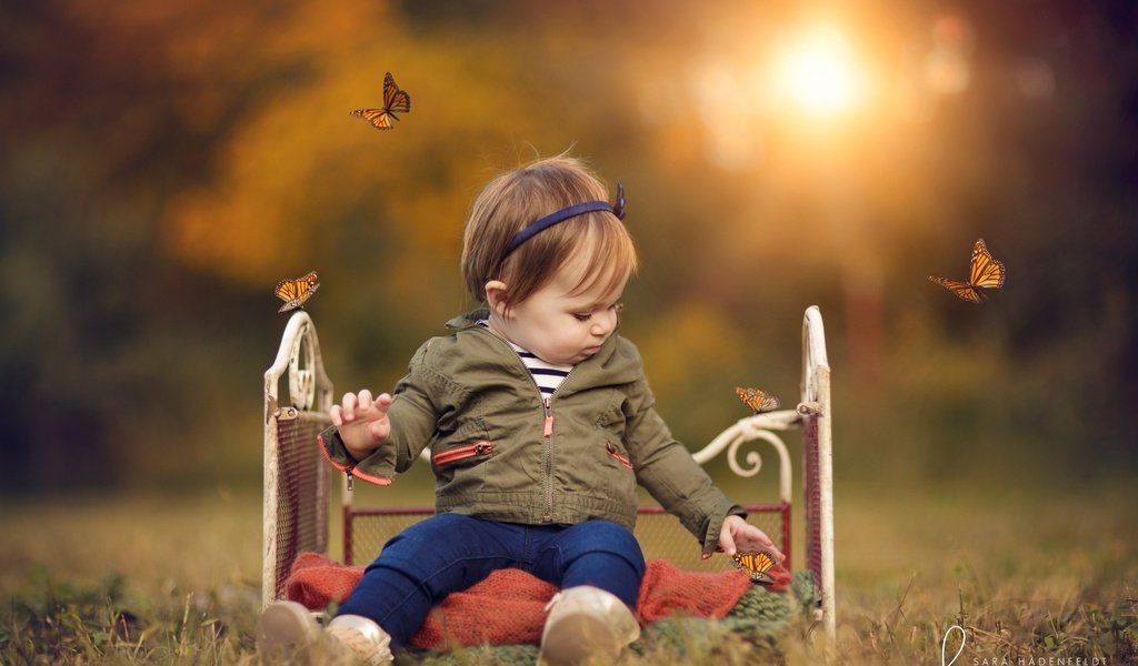 Обои природа, девочка, ребенок, бабочки, кроватка, nature, girl, child, butterfly, cot разрешение 2048x1365 Загрузить