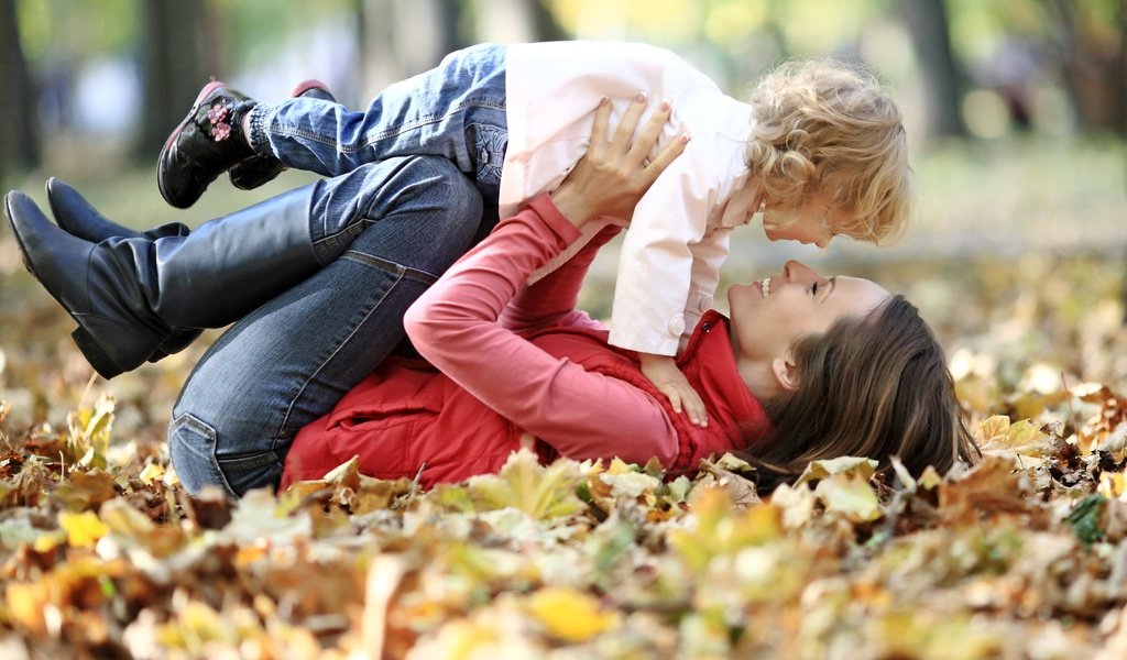Обои настроение, осень, счастье, мама, сын, mood, autumn, happiness, mom, son разрешение 3593x2912 Загрузить