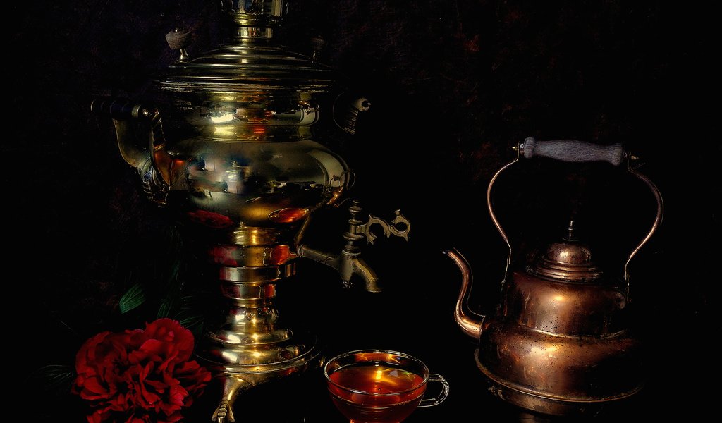 Обои цветок, черный фон, чашка, чай, чайник, натюрморт, самовар, flower, black background, cup, tea, kettle, still life, samovar разрешение 2048x1536 Загрузить