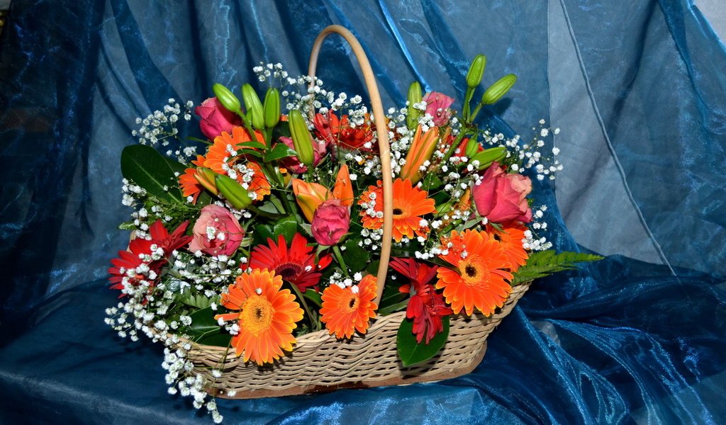 Обои цветы, цветок, розы, букет, красивый, лилии, герберы, flowers, flower, roses, bouquet, beautiful, lily, gerbera разрешение 1920x1200 Загрузить