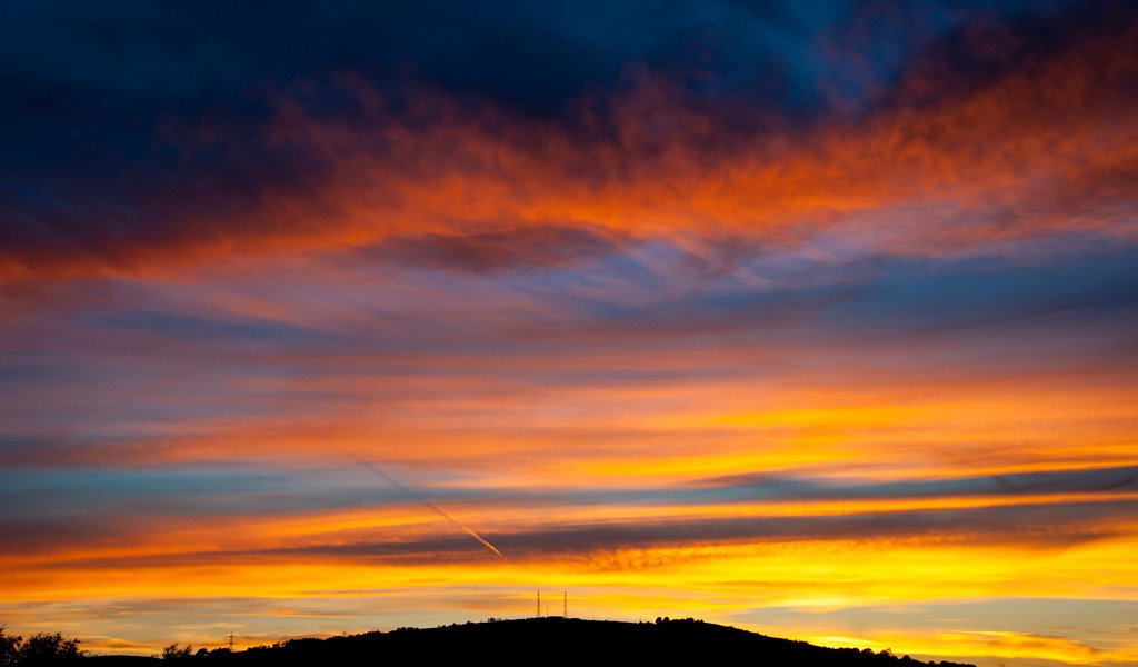 Обои небо, облака, закат, горизонт, the sky, clouds, sunset, horizon разрешение 2048x1360 Загрузить