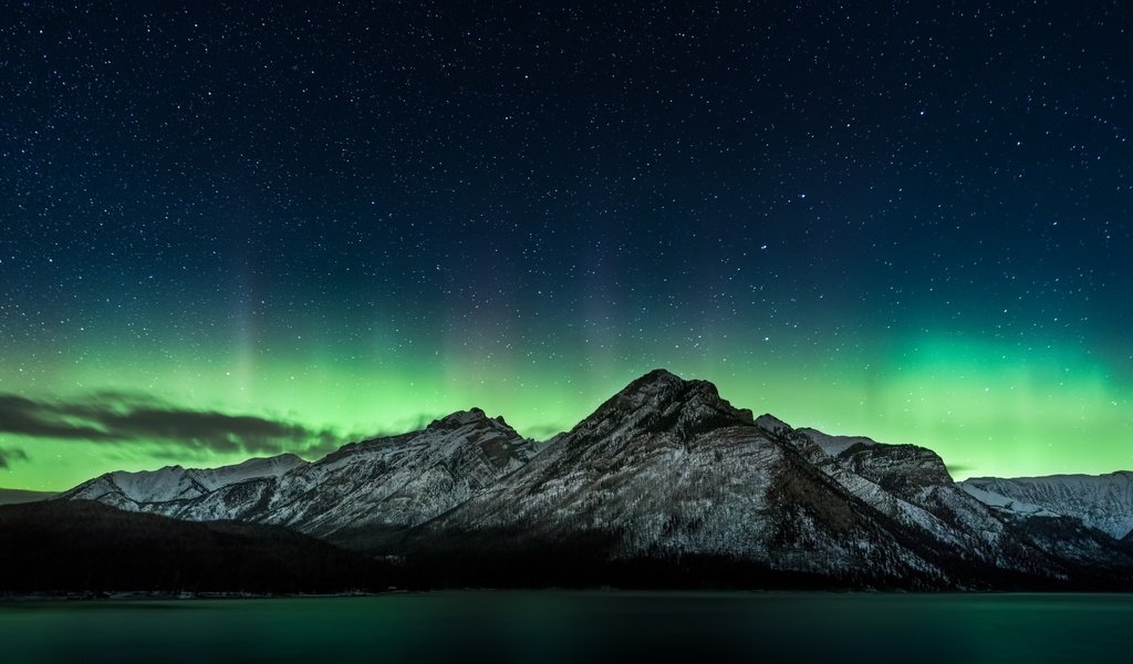 Обои небо, озеро, горы, отражение, звезды, северное сияние, the sky, lake, mountains, reflection, stars, northern lights разрешение 2048x1152 Загрузить