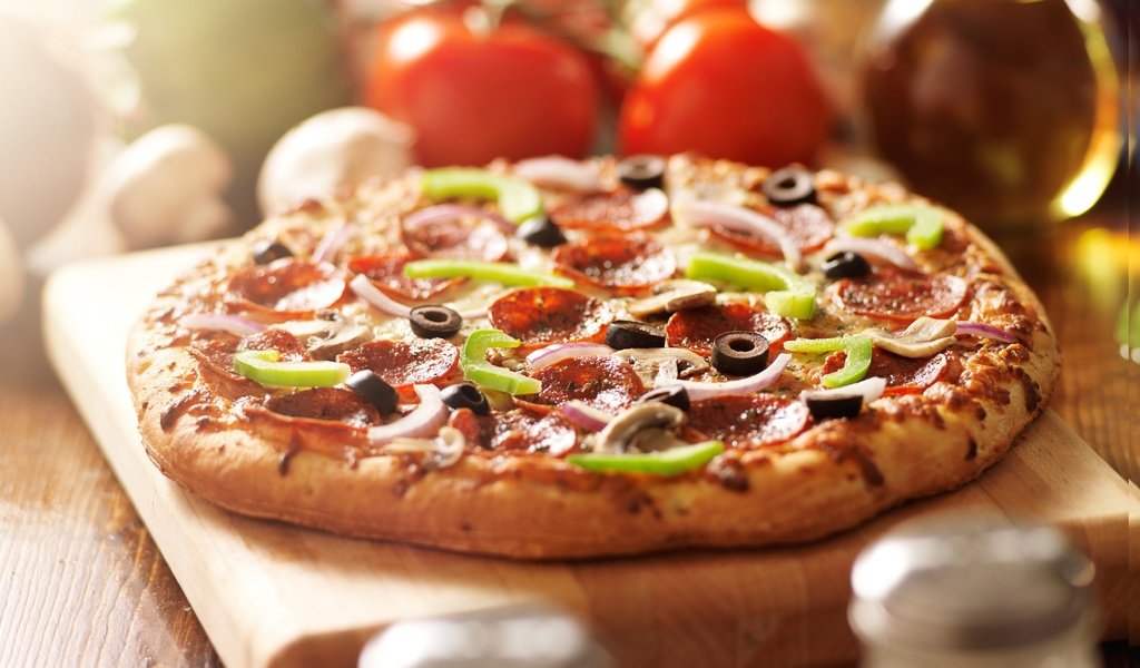 Обои колбаса, оливки, перец, пицца, начинка, sausage, olives, pepper, pizza, filling разрешение 5021x3319 Загрузить