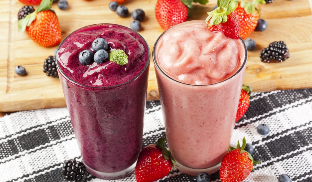 Обои напиток, клубника, ягоды, черника, стаканы, ежевика, смузи, drink, strawberry, berries, blueberries, glasses, blackberry, smoothies разрешение 4200x2800 Загрузить