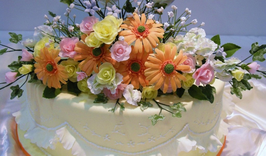 Обои цветы, сладкое, торт, десерт, глазурь, сервировка, flowers, sweet, cake, dessert, glaze, serving разрешение 1920x1440 Загрузить