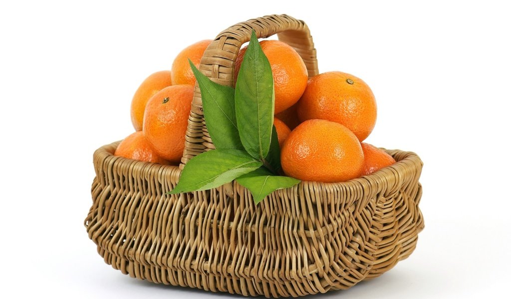 Обои листья, фрукты, апельсины, корзина, цитрусы, leaves, fruit, oranges, basket, citrus разрешение 1920x1280 Загрузить