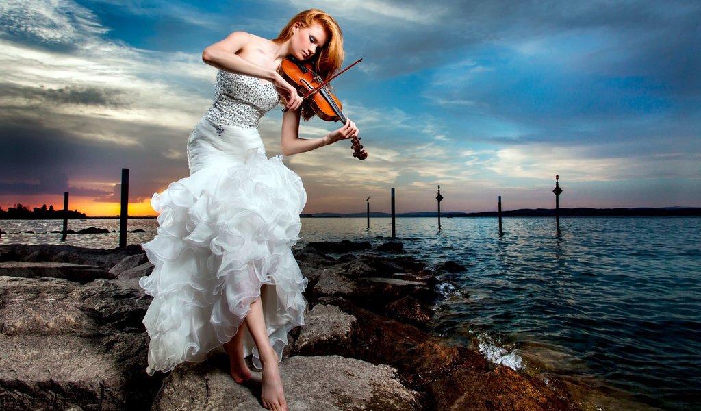 Обои камни, берег, девушка, море, скрипка, скрипачка, stones, shore, girl, sea, violin, violinist разрешение 1920x1080 Загрузить