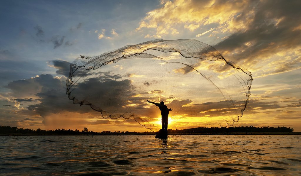 Обои озеро, бросает, река, восход, солнце, утро, лодка, сеть, рыбак, lake, throws, river, sunrise, the sun, morning, boat, network, fisherman разрешение 1920x1200 Загрузить