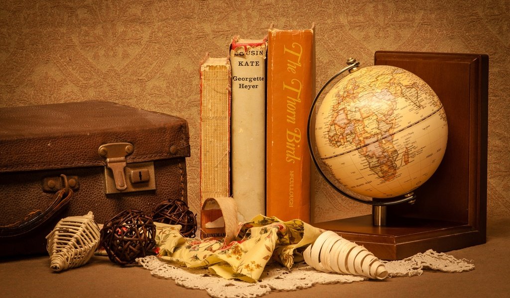 Обои книги, глобус, салфетка, чемодан, натюрморт, поделки, books, globe, napkin, suitcase, still life, diy разрешение 1920x1200 Загрузить