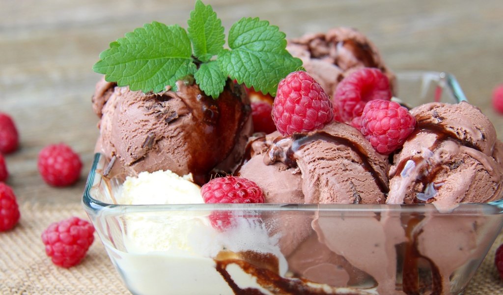 Обои мята, малина, мороженое, ягоды, сладкое, десерт, mint, raspberry, ice cream, berries, sweet, dessert разрешение 2880x1920 Загрузить