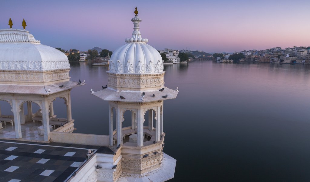 Обои озеро, панорама, дворец, индия, удайпур, раджастхан, lake, panorama, palace, india, udaipur, rajasthan разрешение 2048x1365 Загрузить