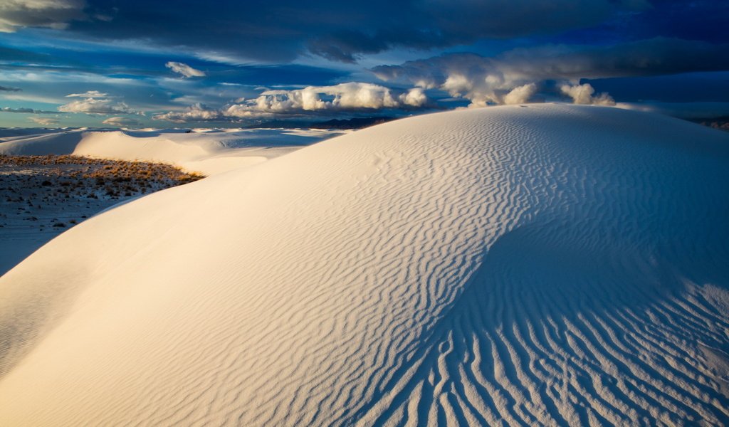Обои небо, песок, белый, нью-мексико, дюны, white sands national monument, blue dunes, the sky, sand, white, new mexico, dunes разрешение 1920x1250 Загрузить
