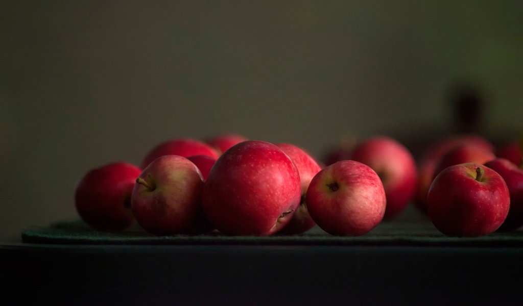 Обои яблоки, красные, боке, apples, red, bokeh разрешение 2048x1365 Загрузить