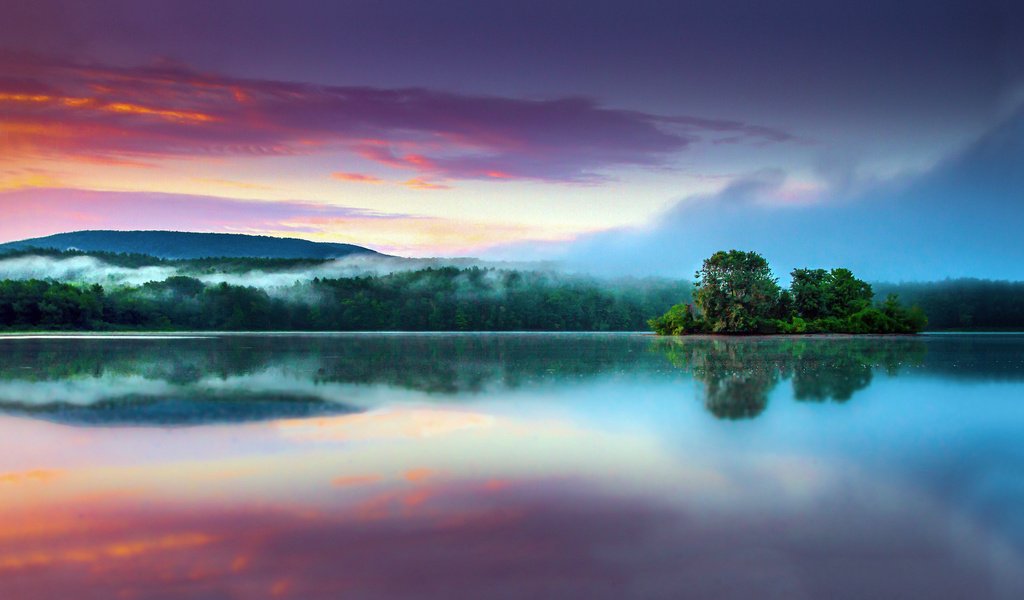 Обои деревья, вода, озеро, лес, отражение, пейзаж, туман, trees, water, lake, forest, reflection, landscape, fog разрешение 2048x1247 Загрузить