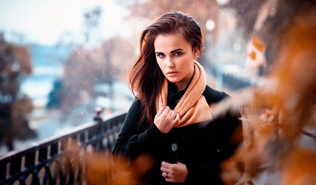 Обои девушка, взгляд, осень, шатенка, girl, look, autumn, brown hair разрешение 1920x1279 Загрузить